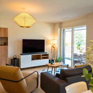 Aménagement et conseil déco pour un espace de vie salon et salle à manger à Gland (Eikenott), par Living Edit.